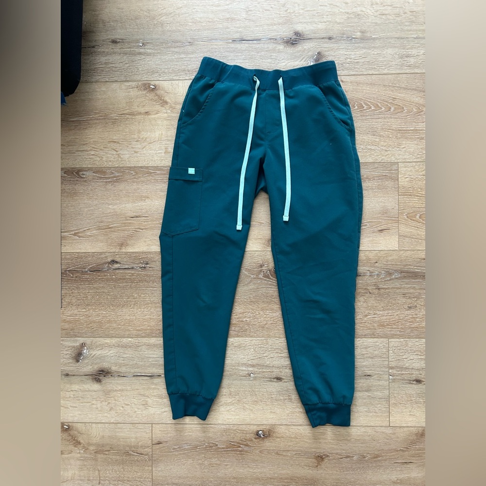 Garde-Malade Scrub Set – Teal Green – Top & Jogger Pants – Size Small